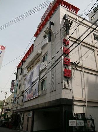 Movie Motel Jinju Eksteriør bilde